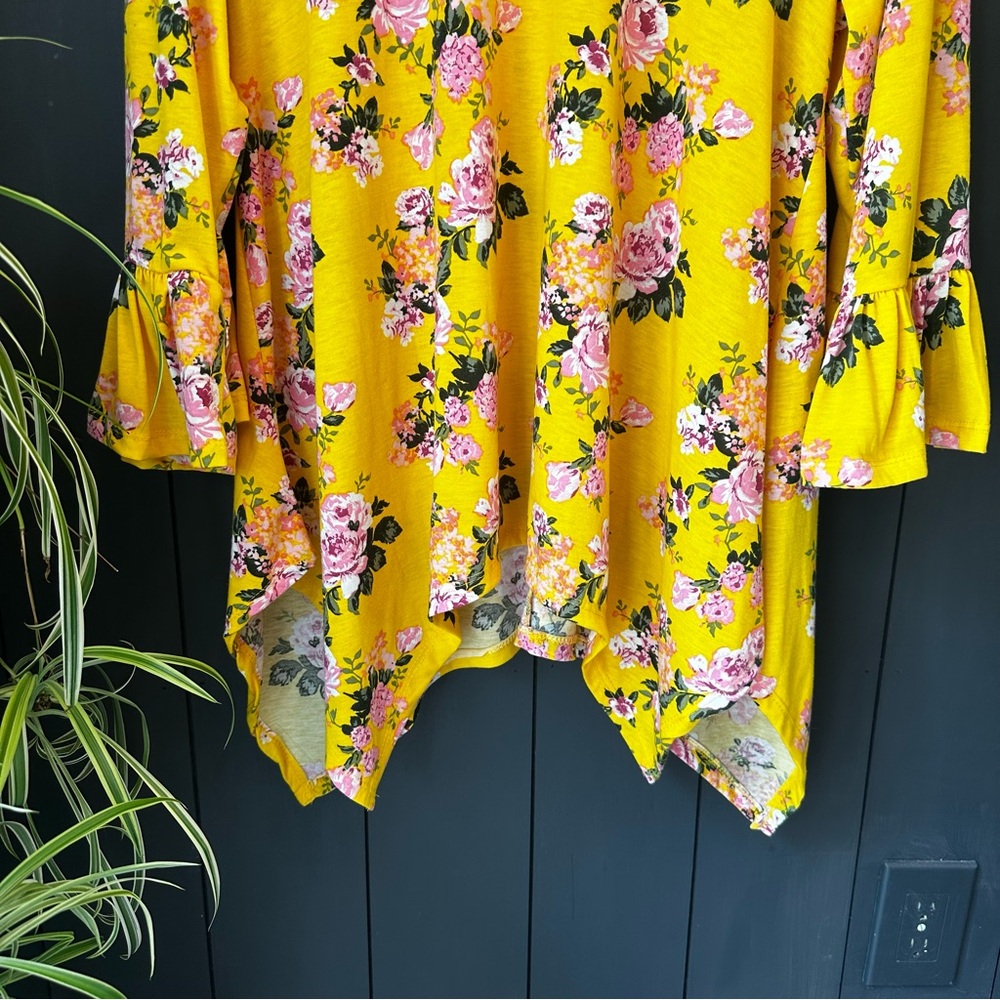 Bobbie Brooks Floral Yellow Bell Sleeve Asymmetrical Tunic Top sz 2X - Picture 4 of 14